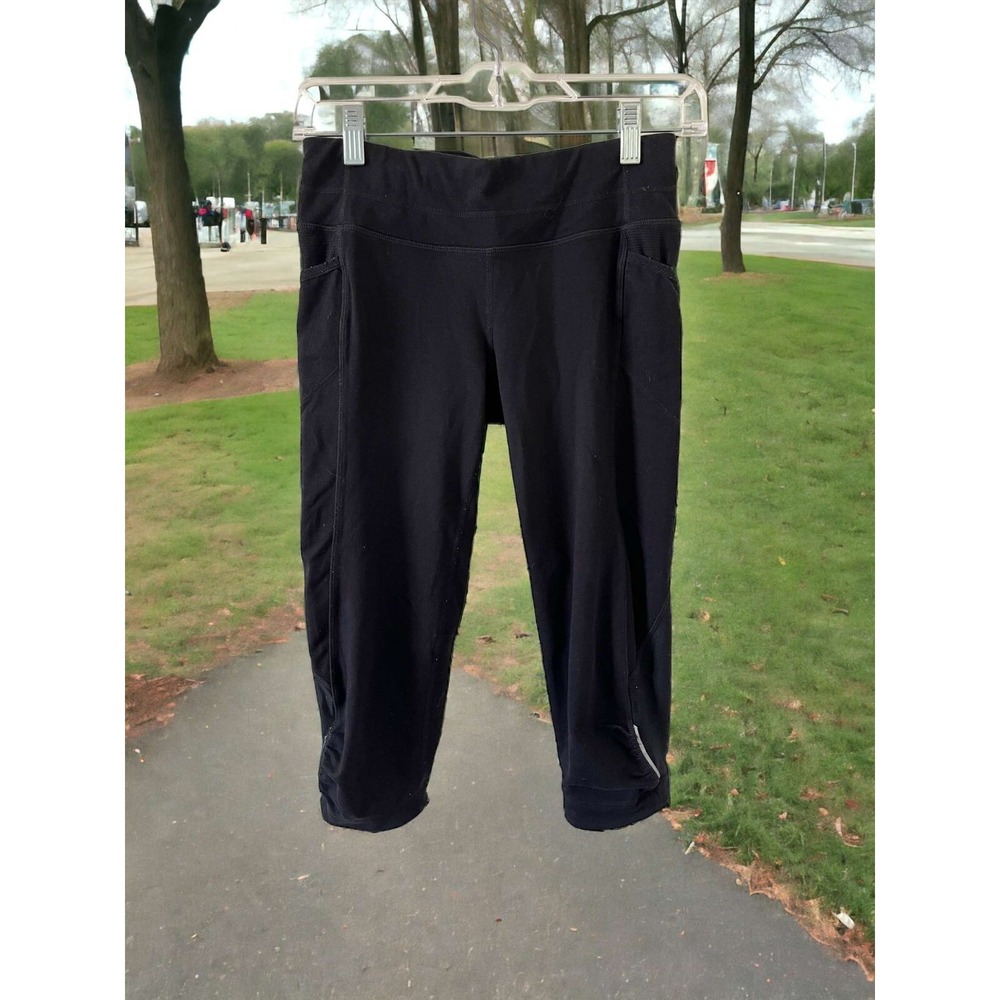 Athleta Womens XS Black Capri Leggings Pockets Zip Back Pocket Skinny Activewear